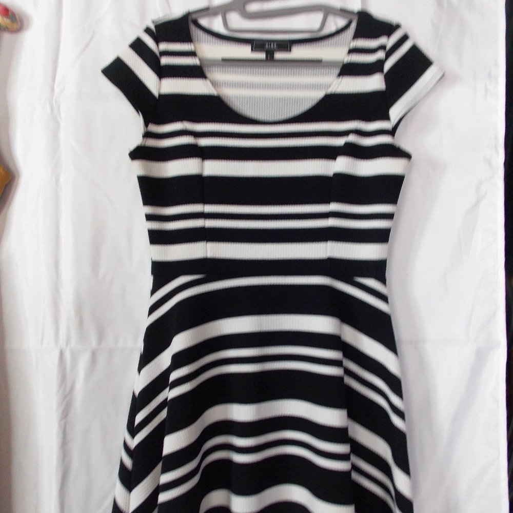 VIbe Sportwear Dress| Black and White Strips| Size: Large